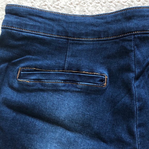 Shorts - Picture 3 of 5